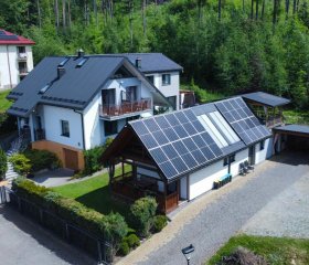 Domek pod świerkami