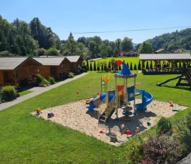 DOMKI POD ZIELONYM WZGÓRZEM