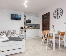 Dworek na Zakręcie - noclegi Zator