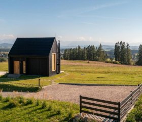 PrzyStań nad Listepką domek nowoczesna stodoła z widokiem na Tatry, Gorce i Pieniny