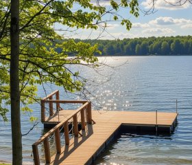 Wiedźmi zakątek nad jeziorem, z dojściem do jeziora 