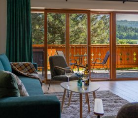 Willa i Wzgórze Jerrego Apartamenty i pokoje z widokiem na góry