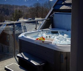 Kras-Resort Apartament 301 i 303 z widokiem na góry, prywatnym jacuzzi na tarasie i sauną