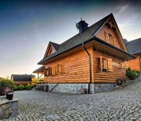 Chaty Wichrowe Wzgórze