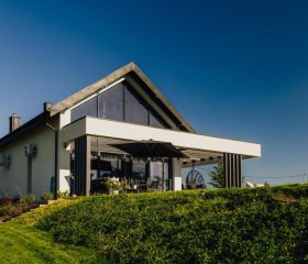 Kalwa Lake House - dom nad jeziorem z prywatnym pomostem i jacuzzi oraz sprzętem wodnym