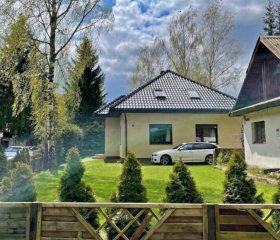 Dom nad jeziorem Sławskim