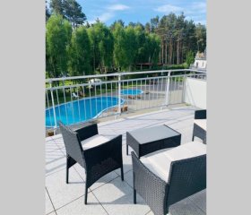 Uroczy apartament z basenem i kortem tenisowym