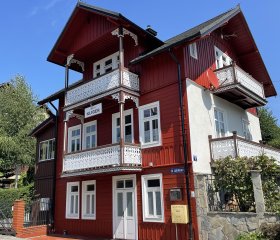 Apartament 60 m kw z 3 balkonami, widok na gory. Ogrod do dyspozycji, garaz.