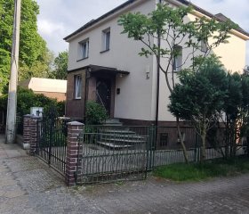 Dom wolnostojący-pokoje dla pracowników