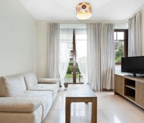 Apartament M&M, 2 pokoje, 300 m od plaży, prywatny ogródek, garaż, dla rodziny, 