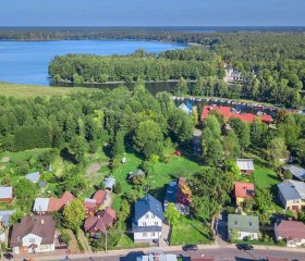 Przy przystani i jeziorze.Apartament i pokoje z łazienkami_jacuzzi_ognisko_nurki