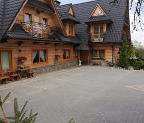 Pokoje w góralskim domu MKameralna atmosferara, góralski styl, spokojna okolica.