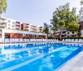 Apartament Pomarańczowy z balkonem. Osiedle Polanki z basenem. 300 m. do plaży 