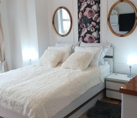 Apartamentowiec posiada windę 