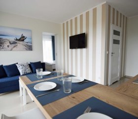Komfortowy 2  pokojowy  apartament z kuchnią i łazienką blisko plaży na parterze
