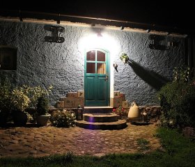 Domek na górce i Pensjonacik pod Tulipanem nad jeziorem