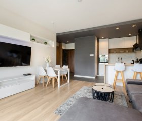 SKY Home- Ilumino Apartment -Centrum, Parking, Klimatyzacja, Dostęp na Kod