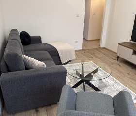 Apartament jest na II piętrze. Położony jest 3 minut od Starego Miasta