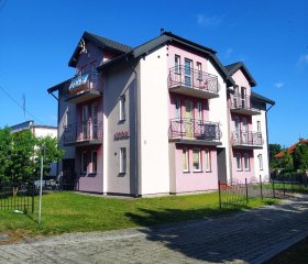Pensjonat Koral - apartamenty z balkonami i aneksami, centrum, nad morzem