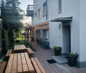 Pokoje blisko morza – idealne na rodzinny urlop 	•	Noclegi 100 m od plaży – komf