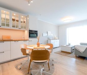 Lakeside Bliss - Cozy Retreat Just 500m from the Baltic Sea