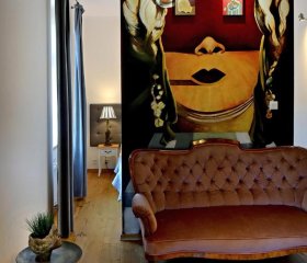 Dali Deluxe , parking, faktura VAT