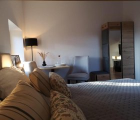 Dom w Sadzie Frydrychówka