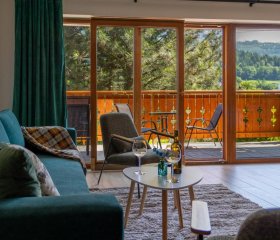 Willa i Wzgórze Jerrego Apartamenty i pokoje z widokiem na góry