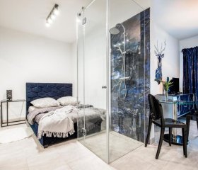 Nowoczesny apartament GLAMOUR Łódź z prysznicem pośrodku