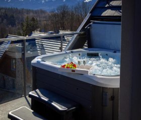 Kras-Resort Apartament 301 i 303 z widokiem na góry, prywatnym jacuzzi na tarasie i sauną