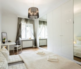 Golden Apartments Warsaw – Elegant Stay, Podwale Street
