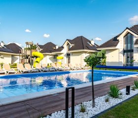 Family Resort Ustka - Domki dwupoziomowe z basenem