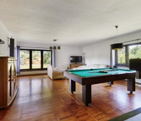 Dom/willa na wyłączność (Jacuzzi, bilard, rzeka, góry, jezioro)). . 