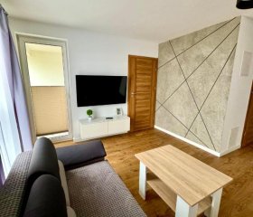 Jurajska Plaza - Nowoczesny apartament z osobną sypialnią, KLIMATYZACJA, Parking prywatny GRATIS - Kielce