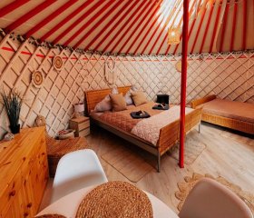 Całoroczne jurty mongolskie - "Domy Słońca"