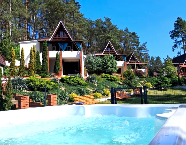 OSTOJA LIPINY Rodzinny Ośrodek Wypoczynkowy Basen Spa Jacuzzi nad jeziorem