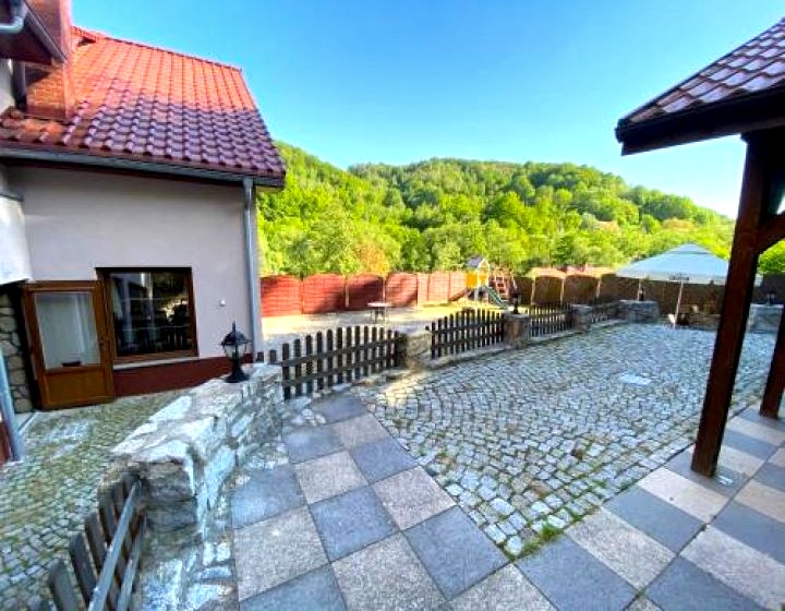 Willa Justynka noclegi w Górach Sowich-Zamek Książ i Kompleks Riese