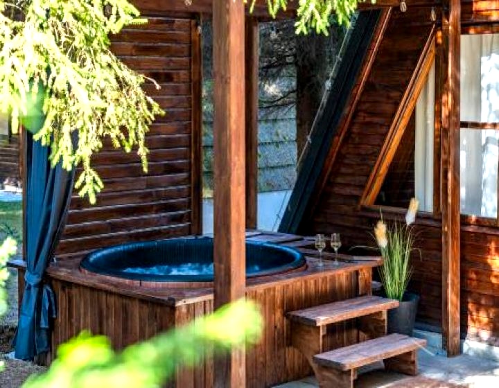 Leśna Sielanka domki z jacuzzi w lesie, góra Szczebel.Kort tenisowy,boiska,basen