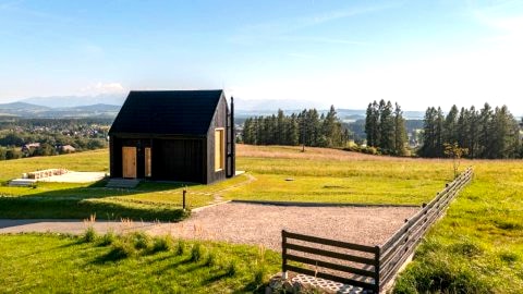PrzyStań nad Listepką domek nowoczesna stodoła z widokiem na Tatry, Gorce i Pieniny