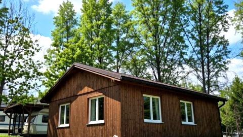 Wiedźmi zakątek nad jeziorem, z dojściem do jeziora 