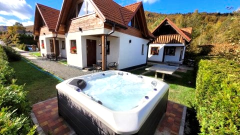 Mała Osada domki z jacuzzi przy gondoli