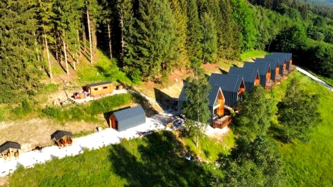 Osada Za gorami za lasami - Domki z widokiem na Snieznik