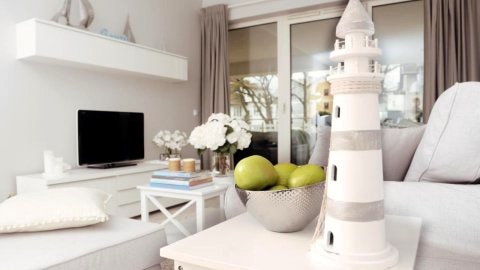 Biały apartament z tarasem w Playa Baltis