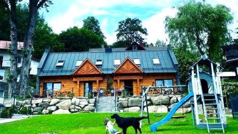 DOMEK SUDECKI ZAKĄTEK - 2 APARTAMENTY 7- os Z GORĄCĄ BALIĄ ZEWNĘTRZNĄ