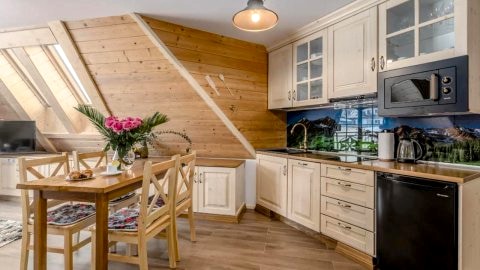 Hej Giewont , Apartament ze Skosami