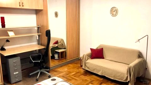 Sunny apartment. 5 minutes walk from Main Sqare.