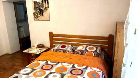 Sunny apartment. 5 minutes walk from Main Sqare.