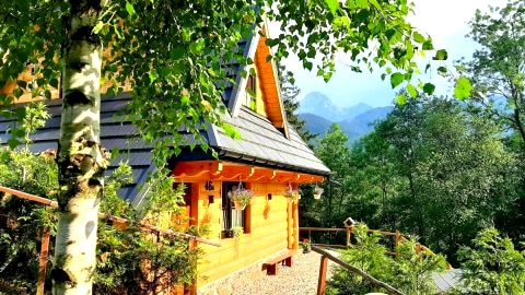 Domek na brzyzku
