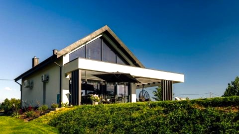 Kalwa Lake House - dom nad jeziorem z prywatnym pomostem i jacuzzi oraz sprzętem wodnym