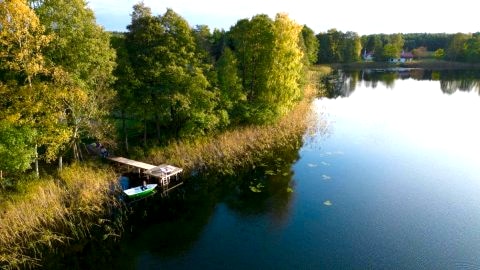 Kalwa Lake House - dom nad jeziorem z prywatnym pomostem i jacuzzi oraz sprzętem wodnym